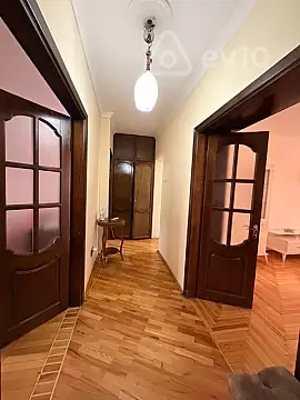 Kirayə verilir 3 otaqlı köhnə tikili 90 m²