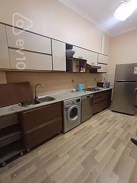 Kirayə verilir 3 otaqlı köhnə tikili 150 m²