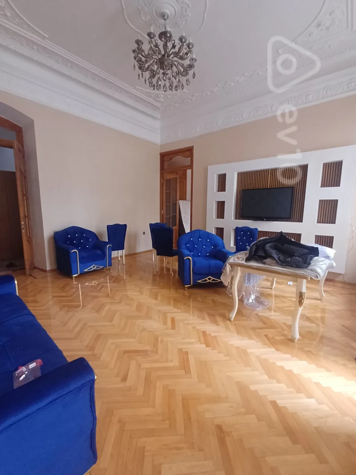 Kirayə verilir 3 otaqlı köhnə tikili 150 m²