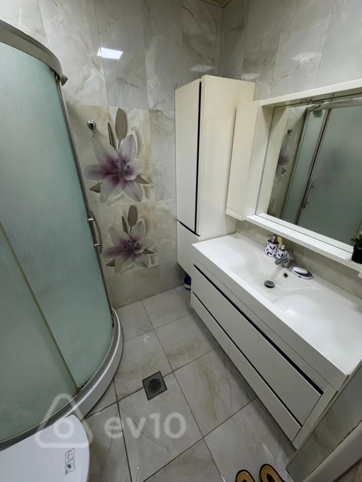 Kirayə verilir 3 otaqlı köhnə tikili 50 m²