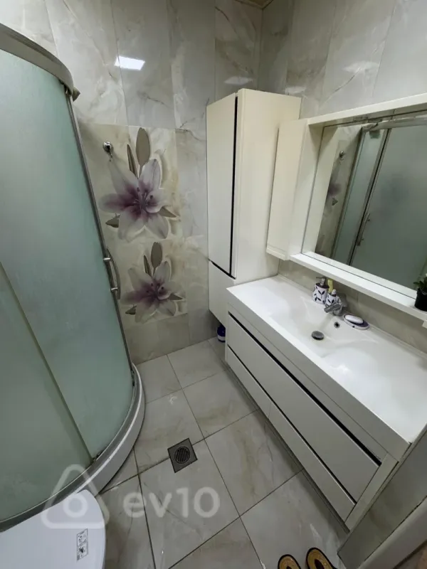 Kirayə verilir 3 otaqlı köhnə tikili 50 m²