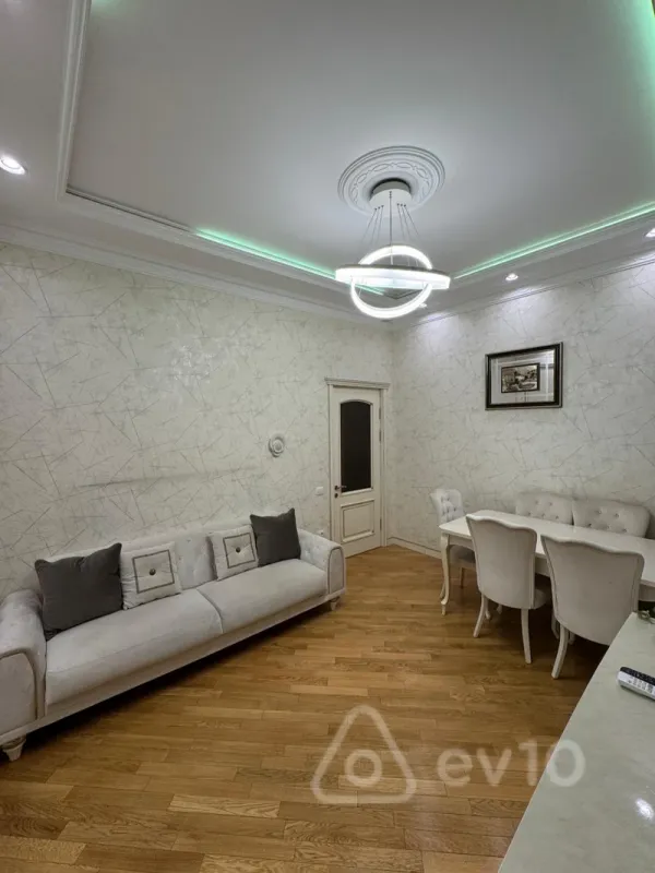 Kirayə verilir 3 otaqlı köhnə tikili 50 m²