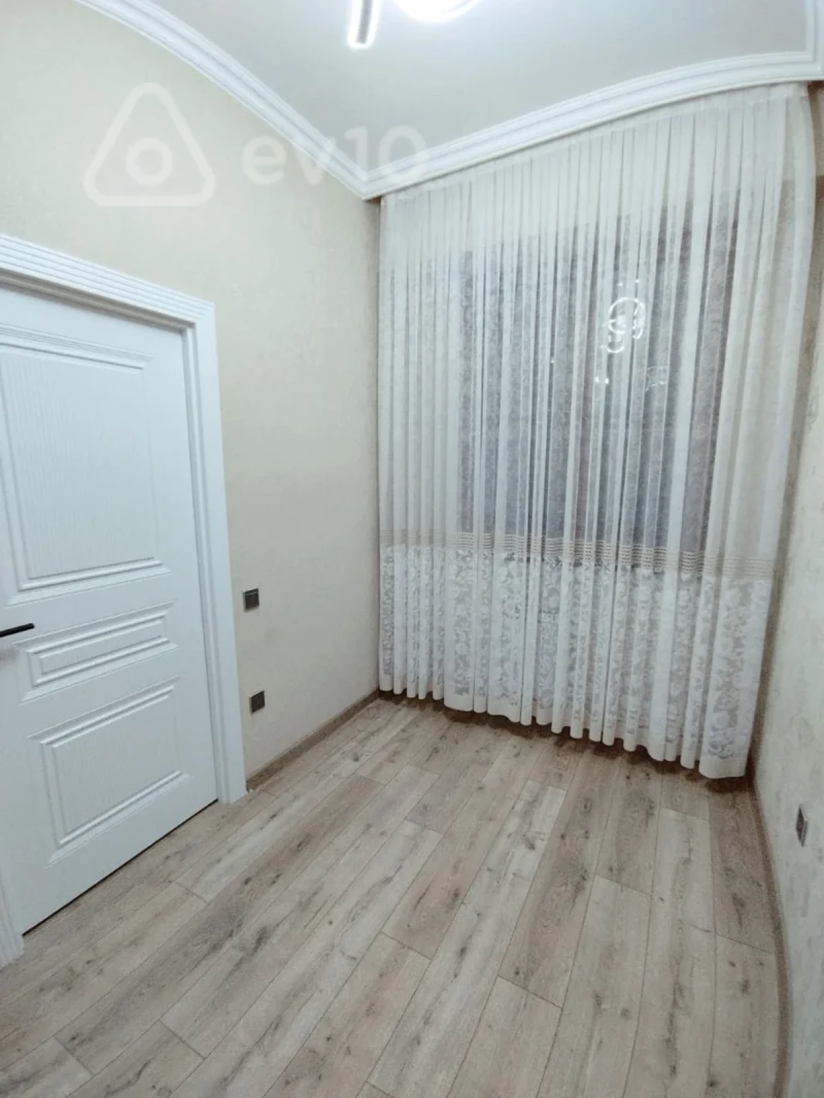 Satılır 3 otaqlı yeni tikili 60 m²