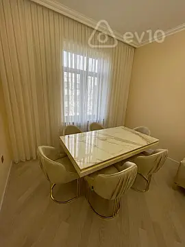 Kirayə verilir 3 otaqlı köhnə tikili 85 m²