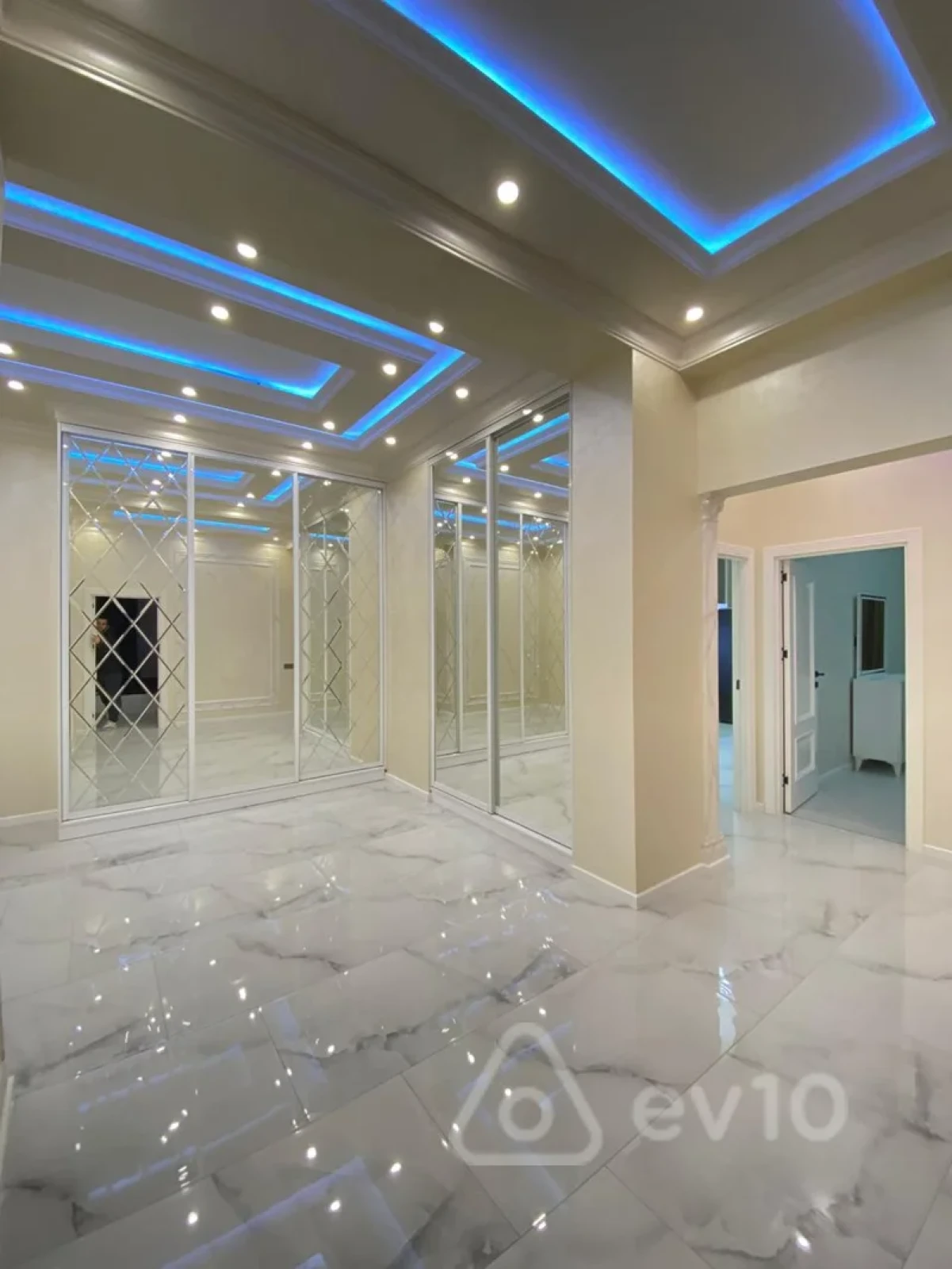 Kirayə verilir 3 otaqlı yeni tikili 120 m²