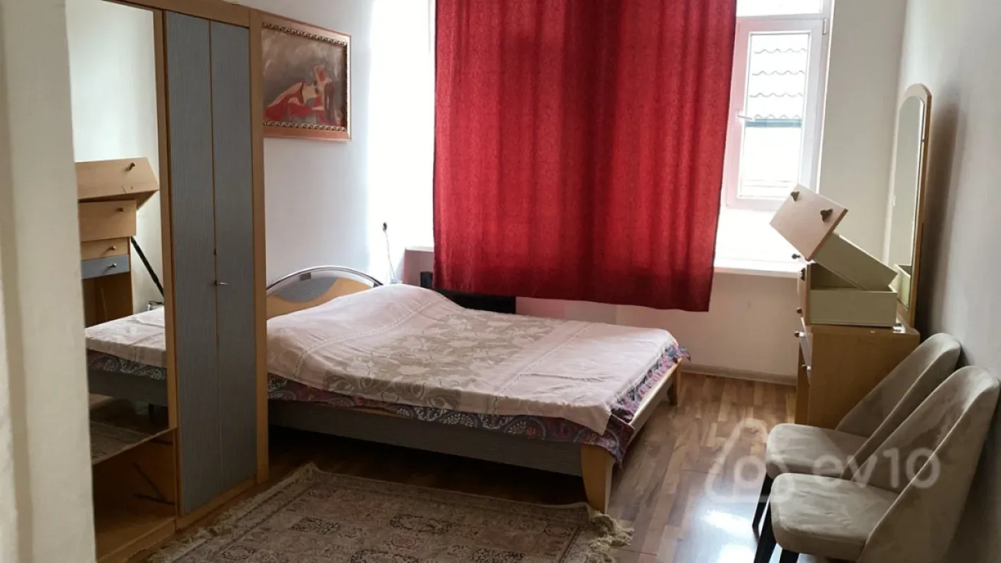 Kirayə verilir 2 otaqlı köhnə tikili 60 m²