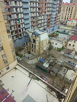 Satılır 3 otaqlı köhnə tikili 100 m²