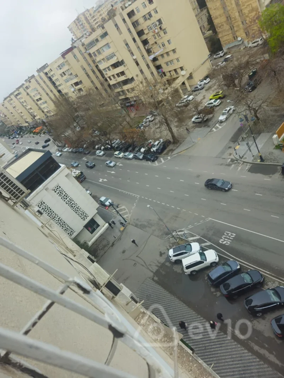 Satılır 3 otaqlı köhnə tikili 100 m²