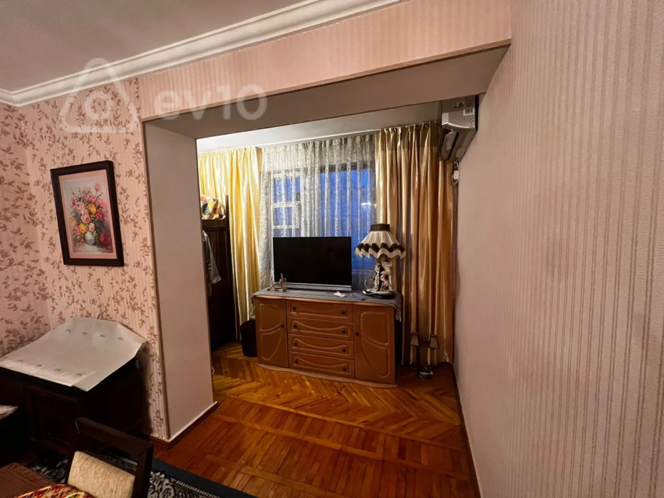 Satılır 3 otaqlı köhnə tikili 100 m²