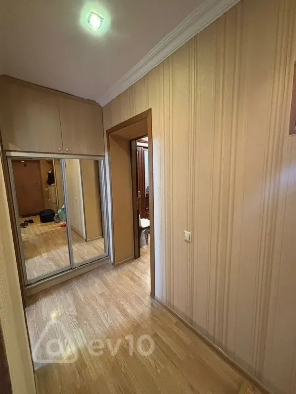 Satılır 3 otaqlı köhnə tikili 63 m²