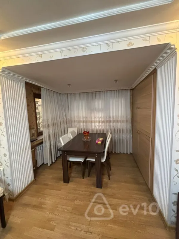 Satılır 3 otaqlı köhnə tikili 63 m²