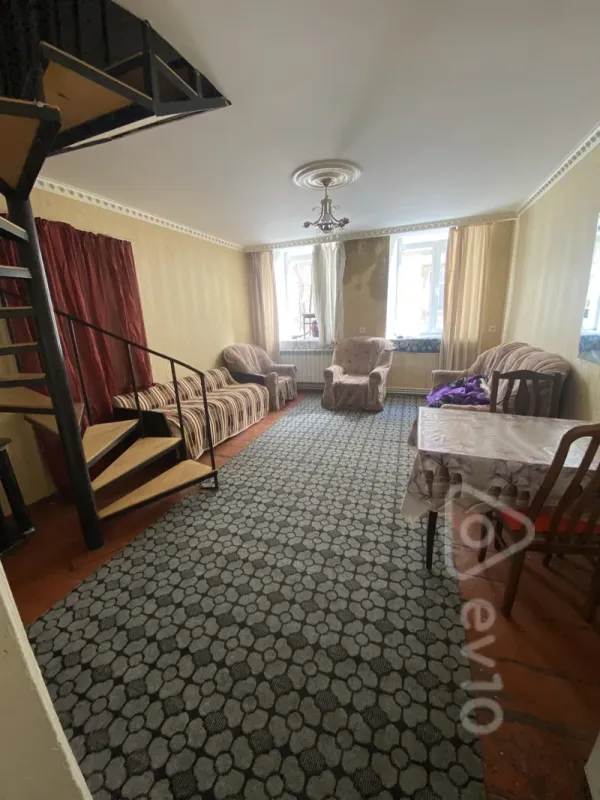 Kirayə verilir 2 otaqlı köhnə tikili 53 m²