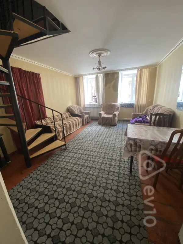 Kirayə verilir 2 otaqlı köhnə tikili 53 m²