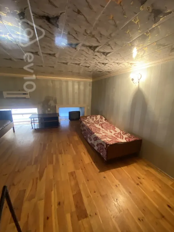 Kirayə verilir 2 otaqlı köhnə tikili 55 m²