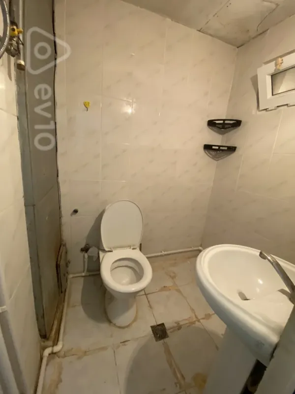 Kirayə verilir 2 otaqlı köhnə tikili 55 m²