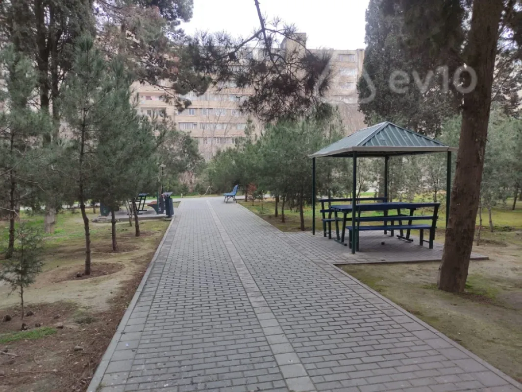 Satılır 3 otaqlı köhnə tikili 80 m²