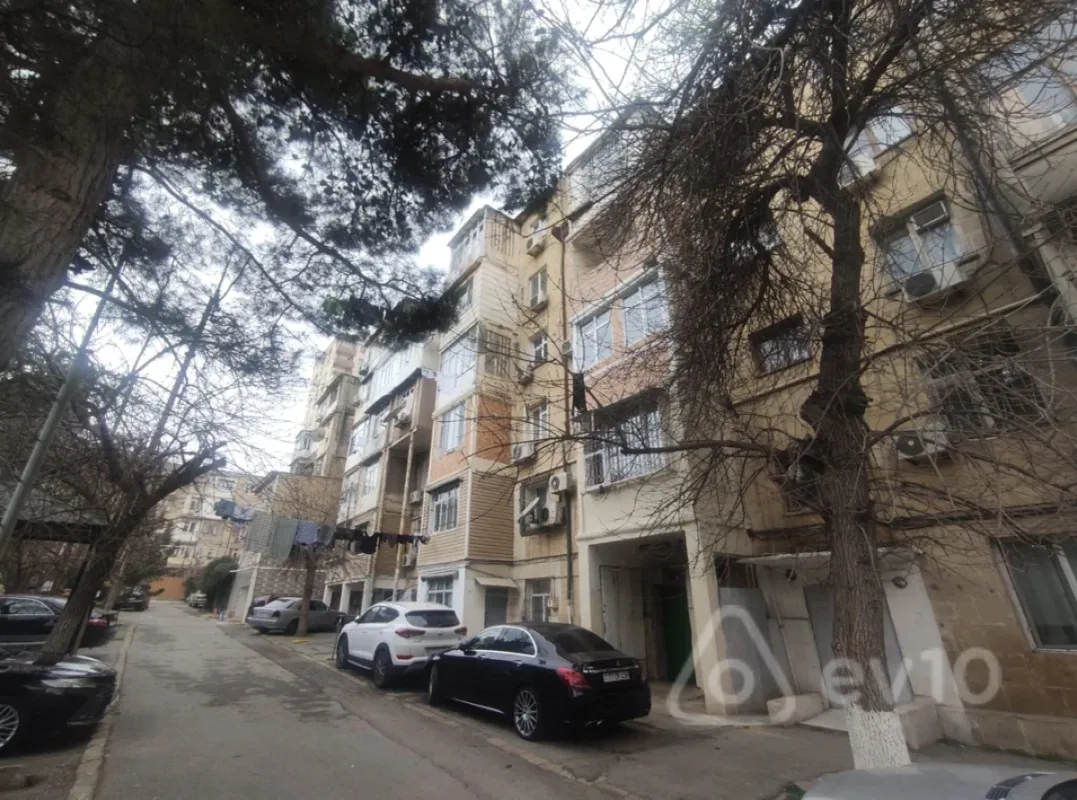 Satılır 3 otaqlı köhnə tikili 80 m²