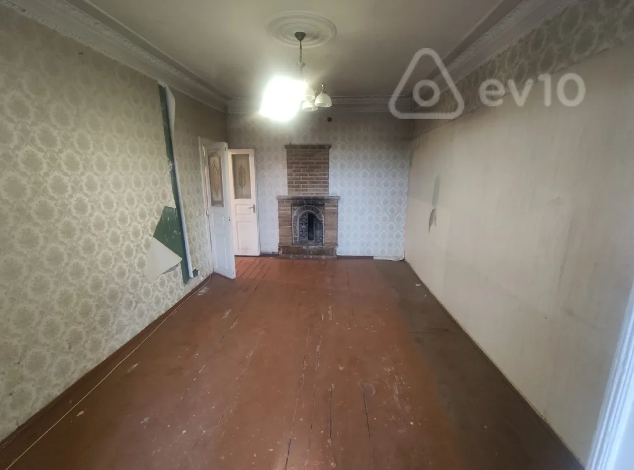 Satılır 3 otaqlı köhnə tikili 80 m²