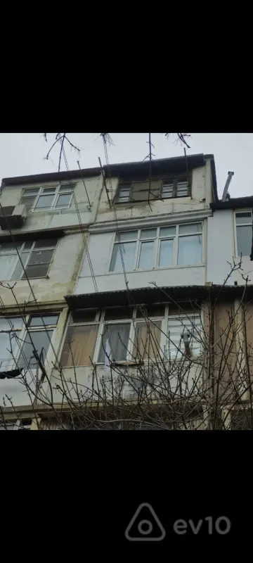 Satılır 3 otaqlı köhnə tikili 80 m²