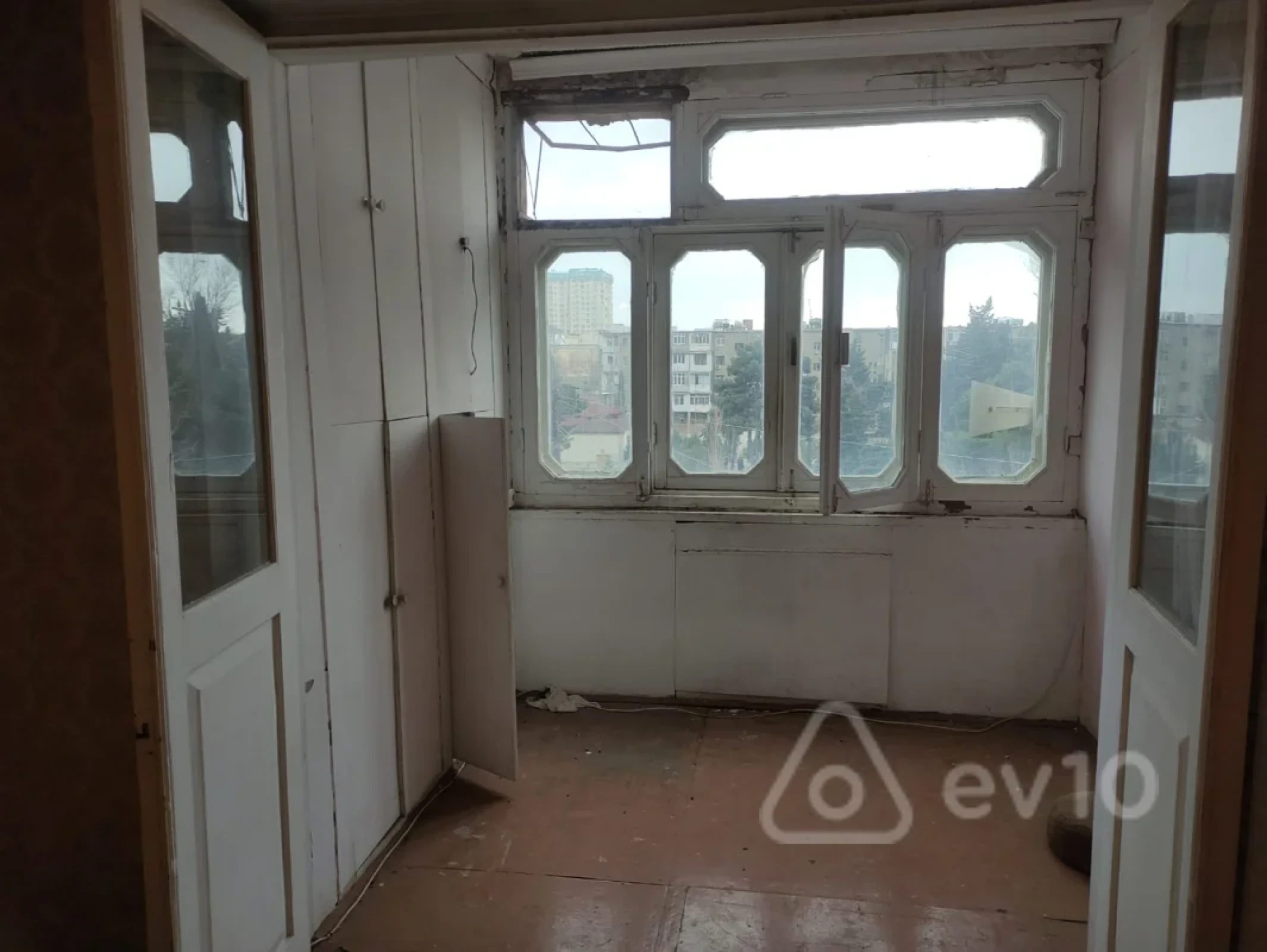 Satılır 3 otaqlı köhnə tikili 80 m²