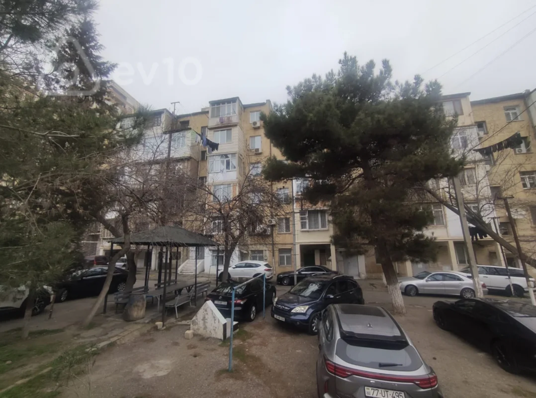 Satılır 3 otaqlı köhnə tikili 80 m²