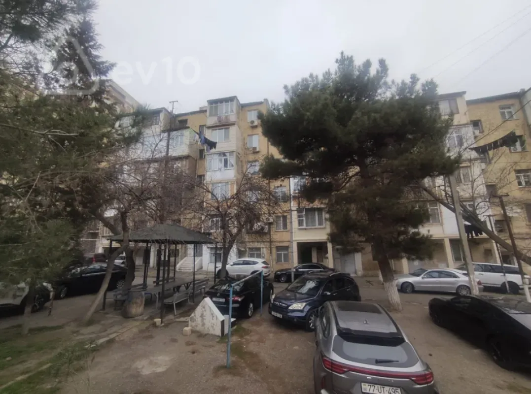 Satılır 3 otaqlı köhnə tikili 80 m²