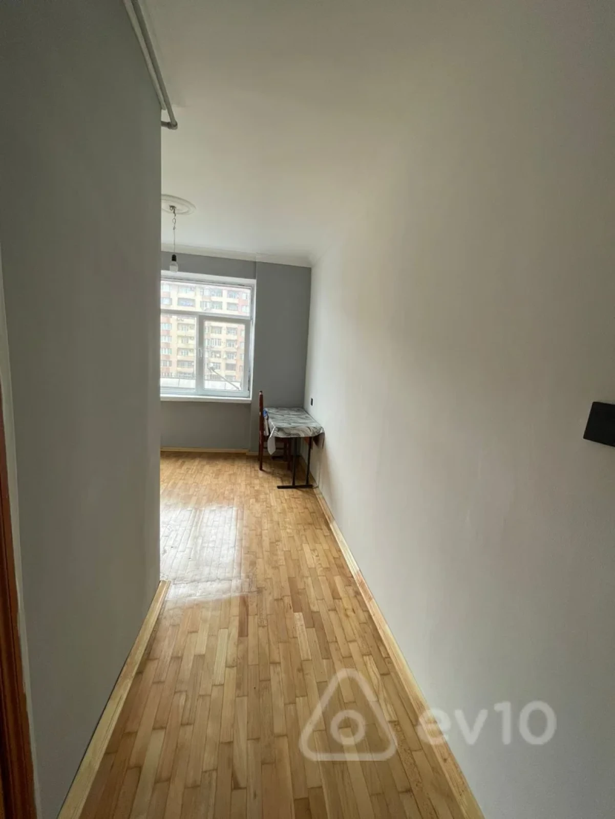 Kirayə verilir 2 otaqlı köhnə tikili 70 m²