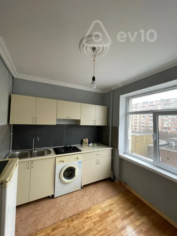 Kirayə verilir 2 otaqlı köhnə tikili 70 m²