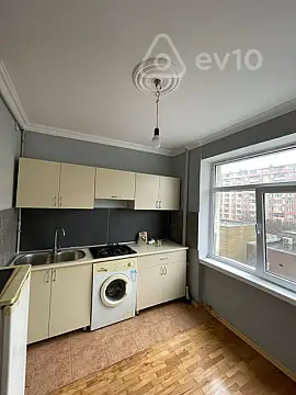 Kirayə verilir 2 otaqlı köhnə tikili 70 m²