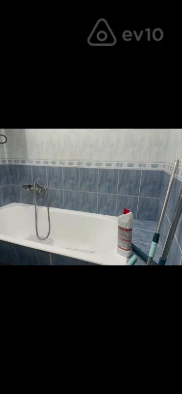 Kirayə verilir 2 otaqlı köhnə tikili 70 m²