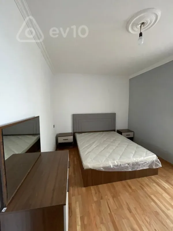 Kirayə verilir 2 otaqlı köhnə tikili 70 m²