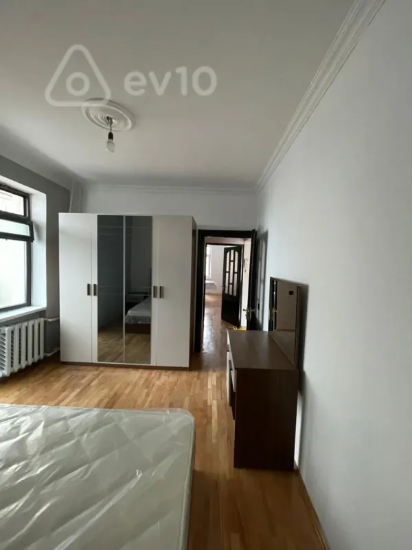 Kirayə verilir 2 otaqlı köhnə tikili 70 m²