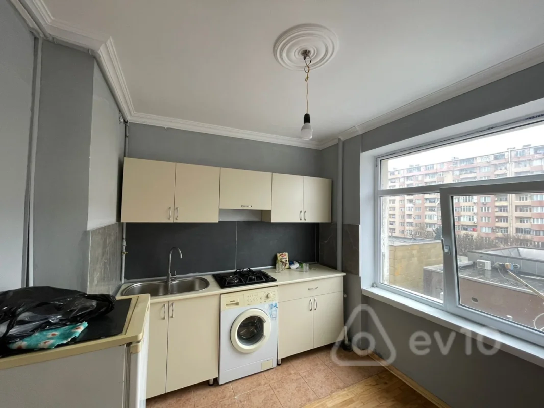 Kirayə verilir 2 otaqlı köhnə tikili 70 m²
