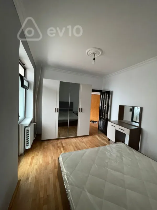 Kirayə verilir 2 otaqlı köhnə tikili 70 m²