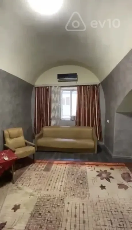 Kirayə verilir 2 otaqlı köhnə tikili 60 m²