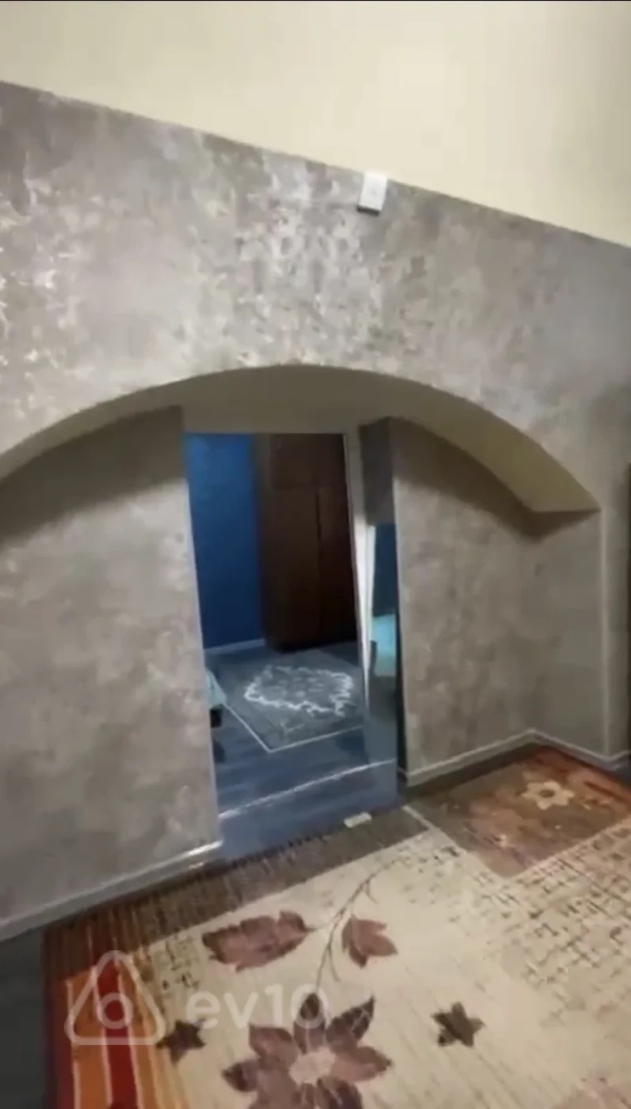 Kirayə verilir 2 otaqlı köhnə tikili 60 m²