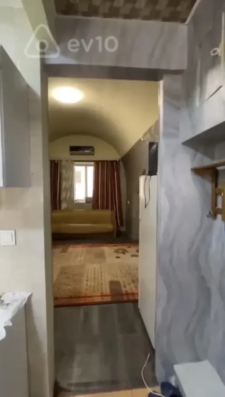 Kirayə verilir 2 otaqlı köhnə tikili 60 m²