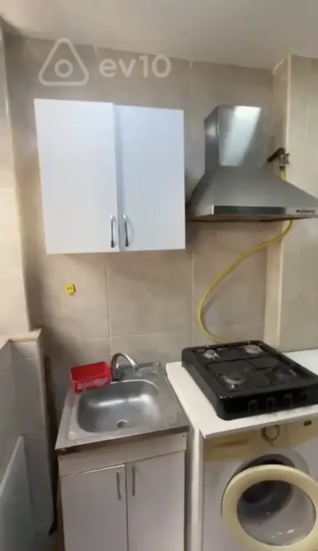 Kirayə verilir 2 otaqlı köhnə tikili 60 m²