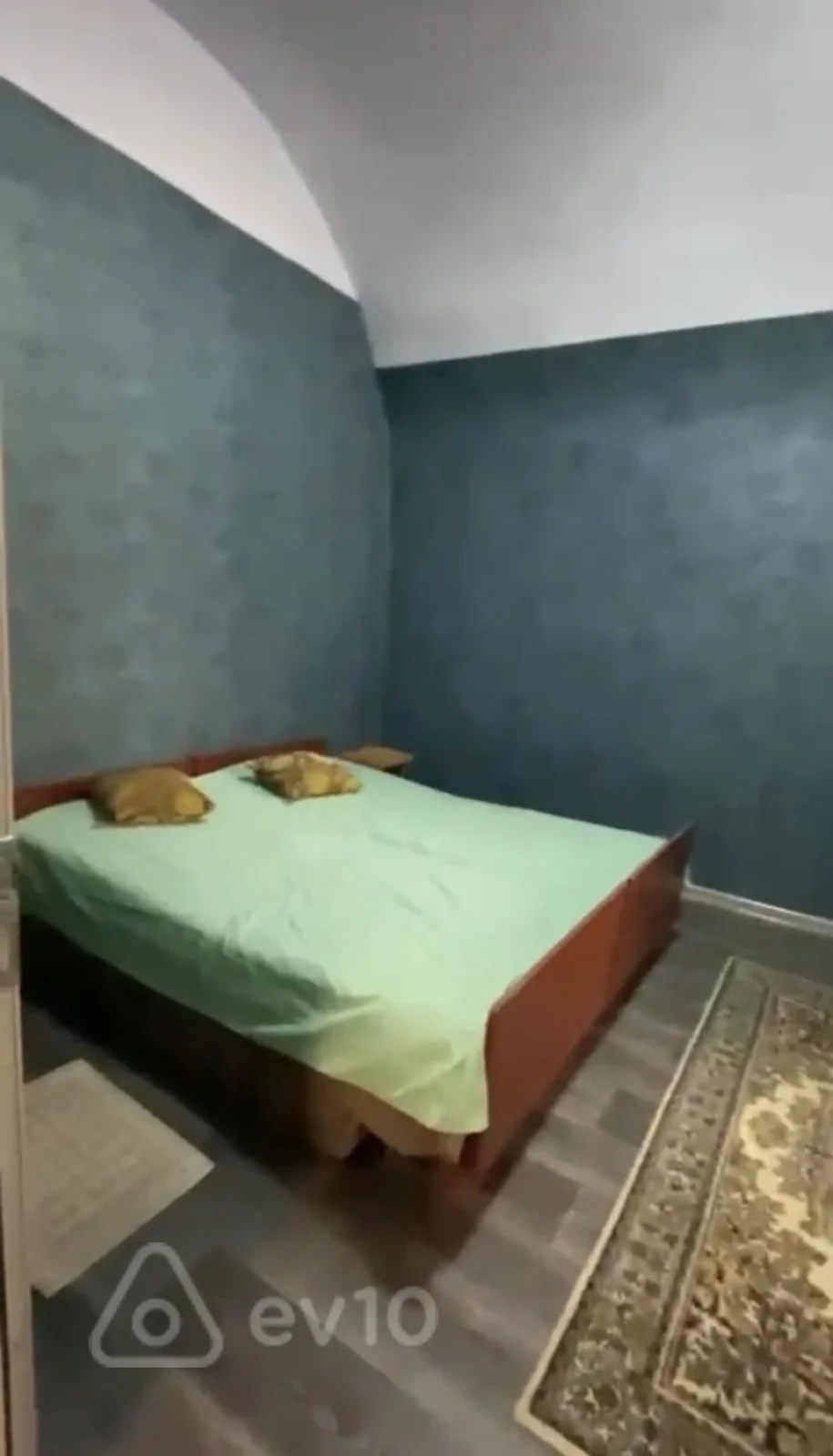 Kirayə verilir 2 otaqlı köhnə tikili 60 m²