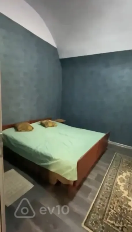 Kirayə verilir 2 otaqlı köhnə tikili 60 m²