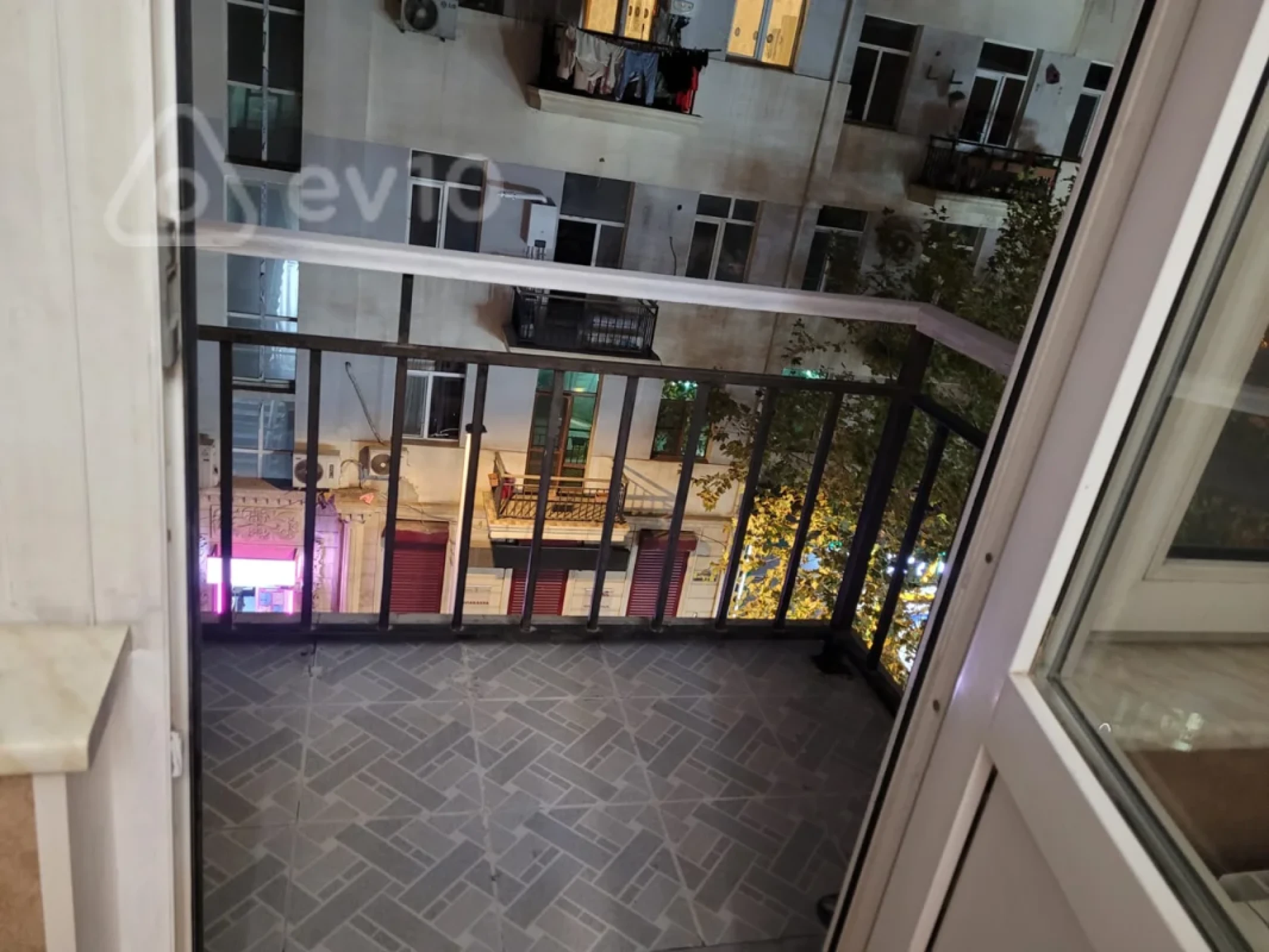Kirayə verilir 2 otaqlı köhnə tikili 42 m²