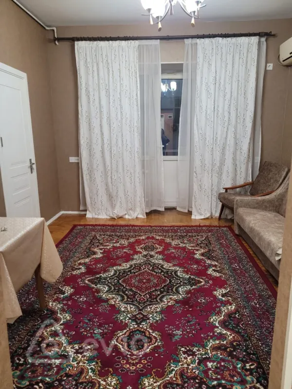 Kirayə verilir 2 otaqlı köhnə tikili 42 m²