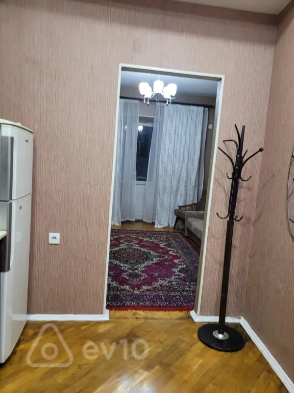 Kirayə verilir 2 otaqlı köhnə tikili 42 m²