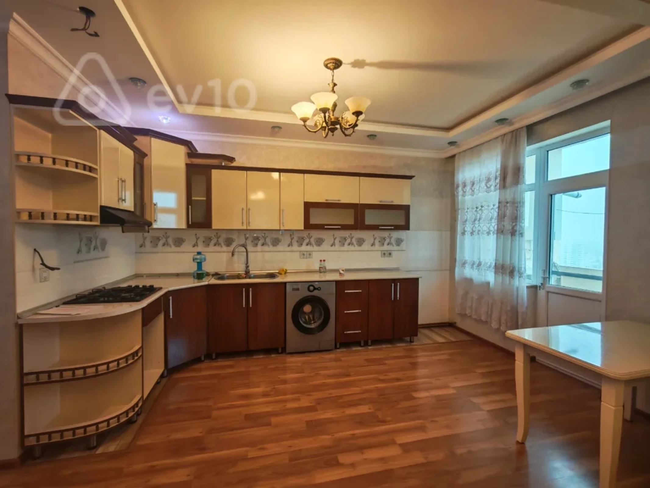 Kirayə verilir 4 otaqlı yeni tikili 125 m²