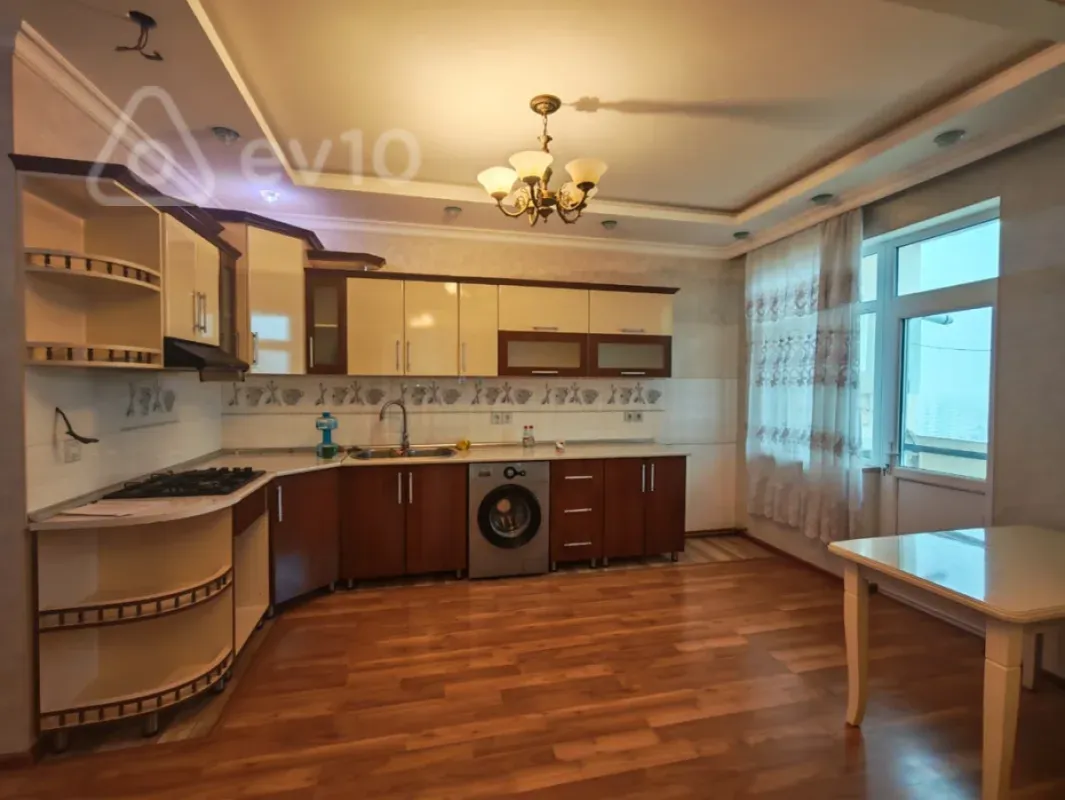 Kirayə verilir 4 otaqlı yeni tikili 125 m²