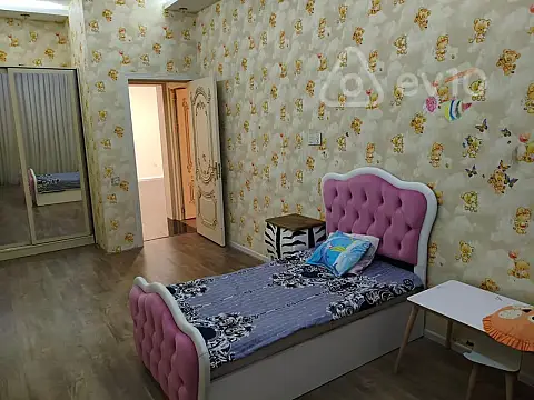 Kirayə verilir 3 otaqlı yeni tikili 110 m²