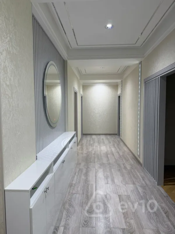 Kirayə verilir 3 otaqlı yeni tikili 180 m²