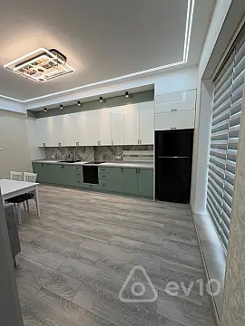 Kirayə verilir 3 otaqlı yeni tikili 180 m²
