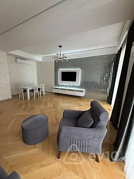 Kirayə verilir 3 otaqlı yeni tikili 180 m²