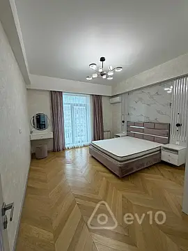 Kirayə verilir 3 otaqlı yeni tikili 180 m²